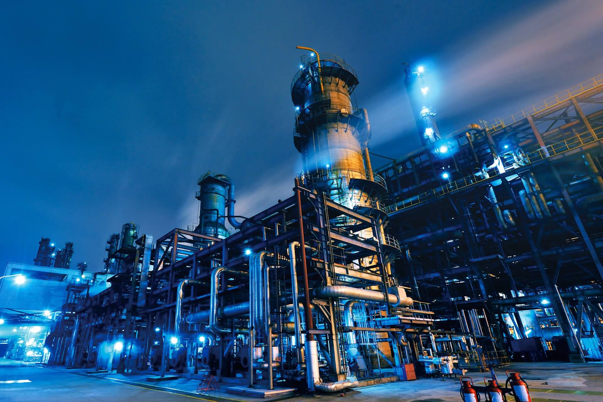 Getty images 582256640 refinery at night