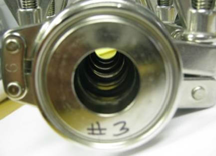 Intrusion-of-hygienic-clamp-seals-into-the-pipe-bore.jpg